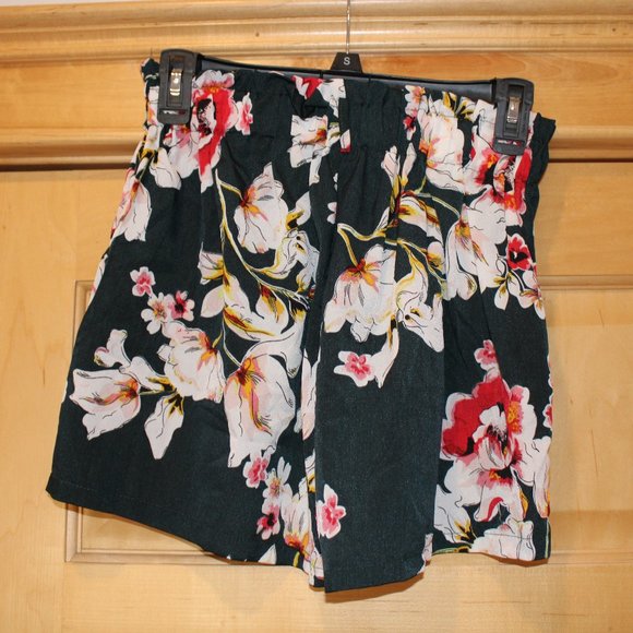 Floral Paper Bag Shorts - Picture 1 of 4